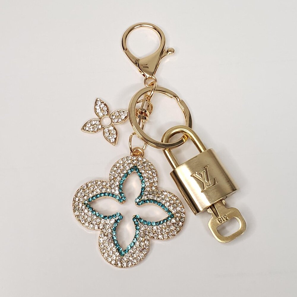 Louis Vuitton Authentic Gold Padlock 🔑 Key + Stylish Bag Unbranded Flower Charm - Picture 4 of 8